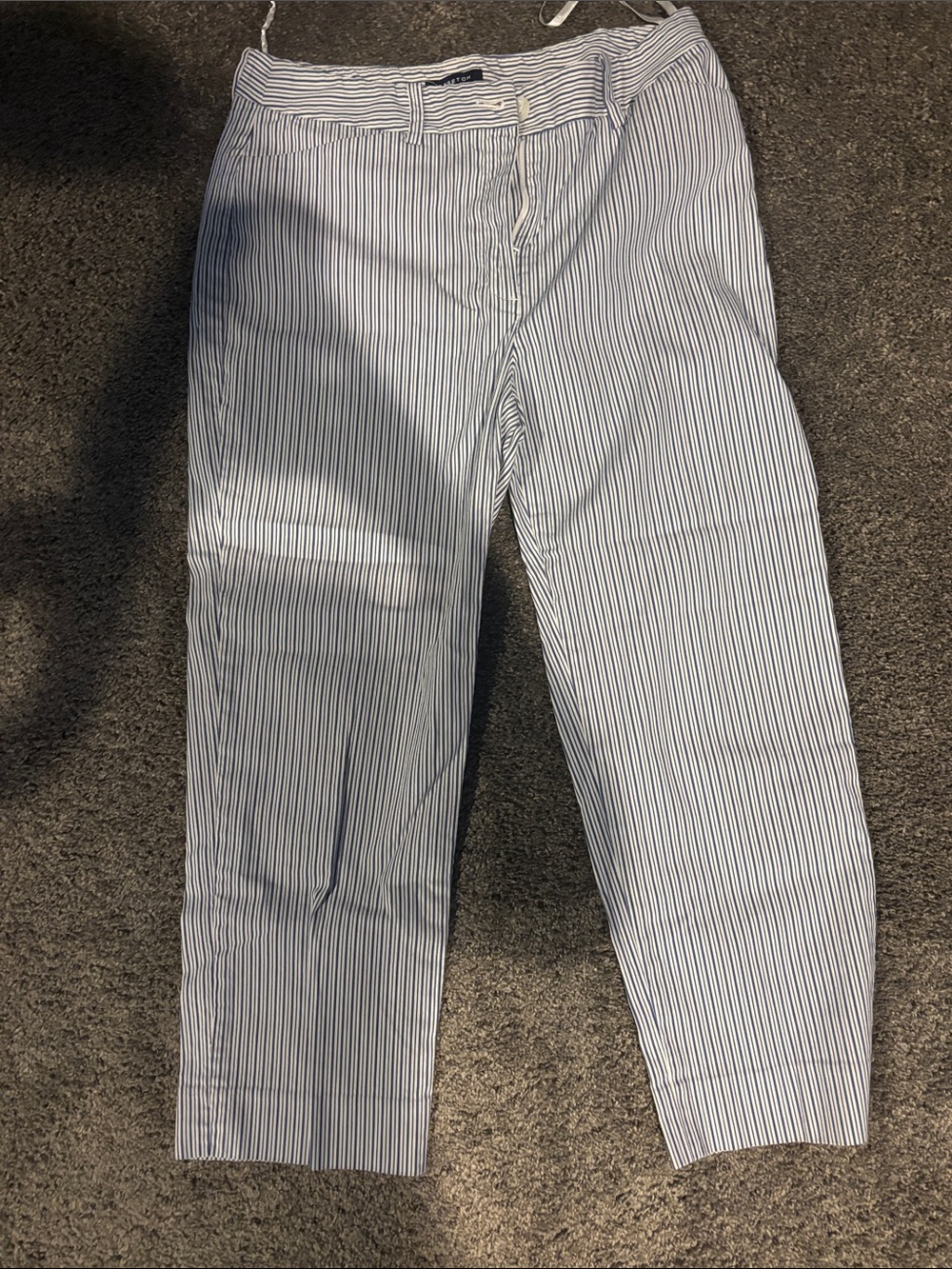 Jones New York Stretch Capri Size 8 Blue and White Pinstripe Casual Pants